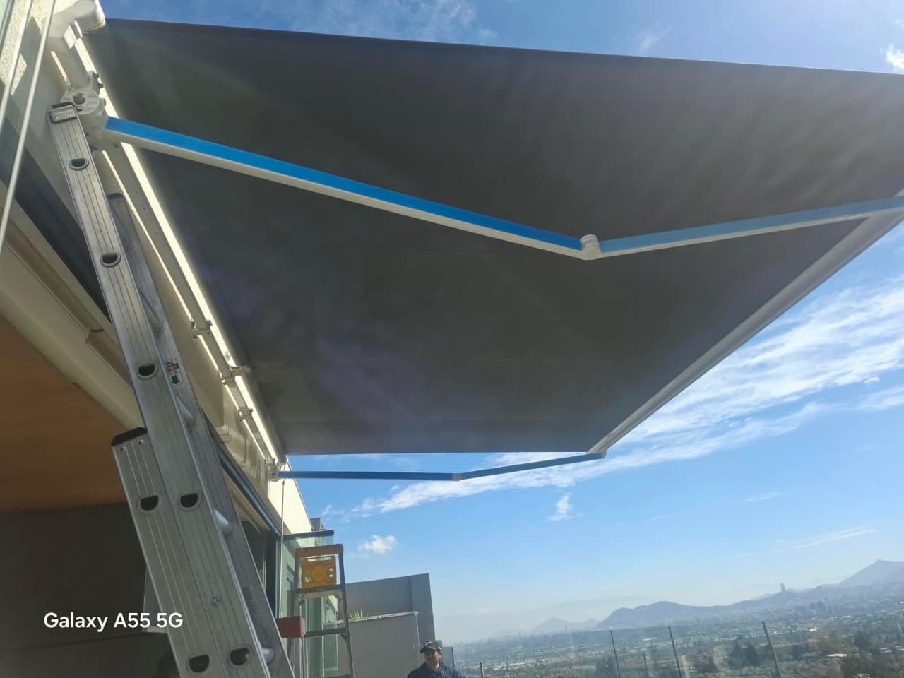 Toldo retractil terraza realizado por Sombra Hermanos