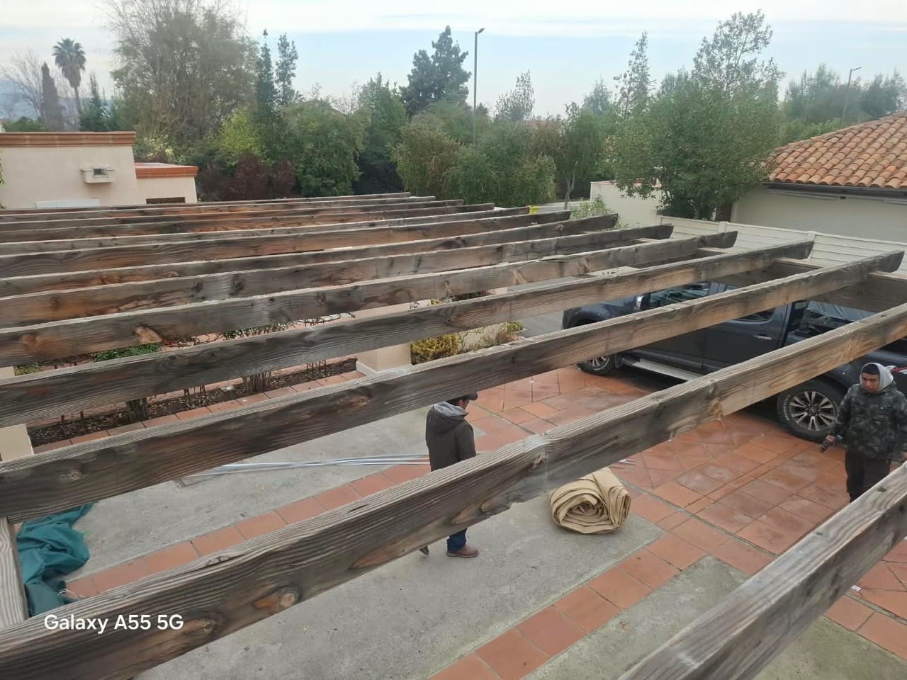 Instalacion cubierta pergola realizado por Sombra Hermanos