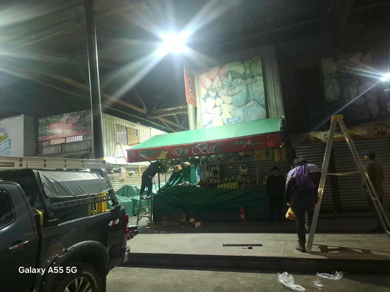 Toldo local comercial realizado por Sombra Hermanos