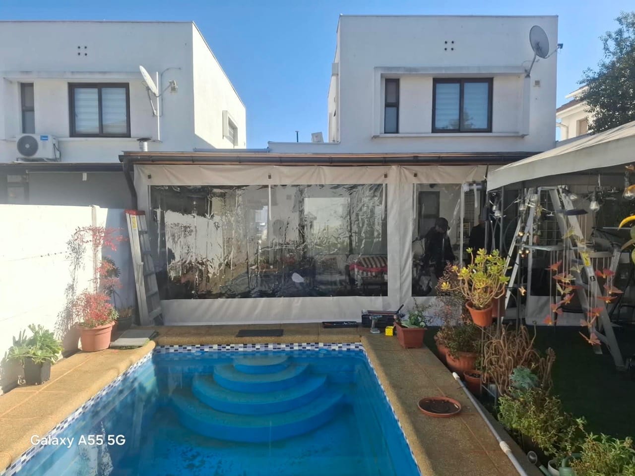 Cierre terraza piscina realizado por Sombra Hermanos