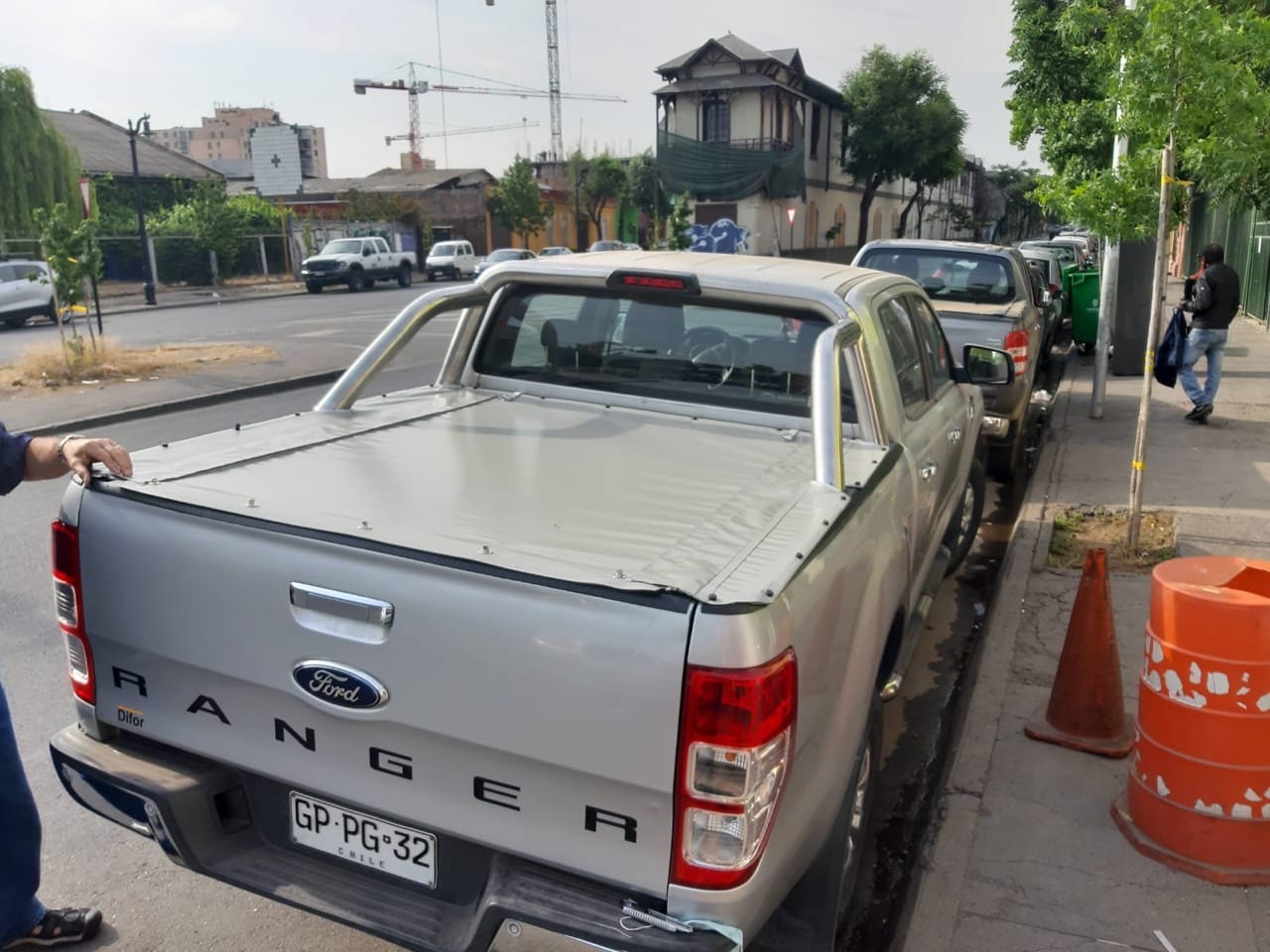 Cubierta pickup gris realizado por Sombra Hermanos