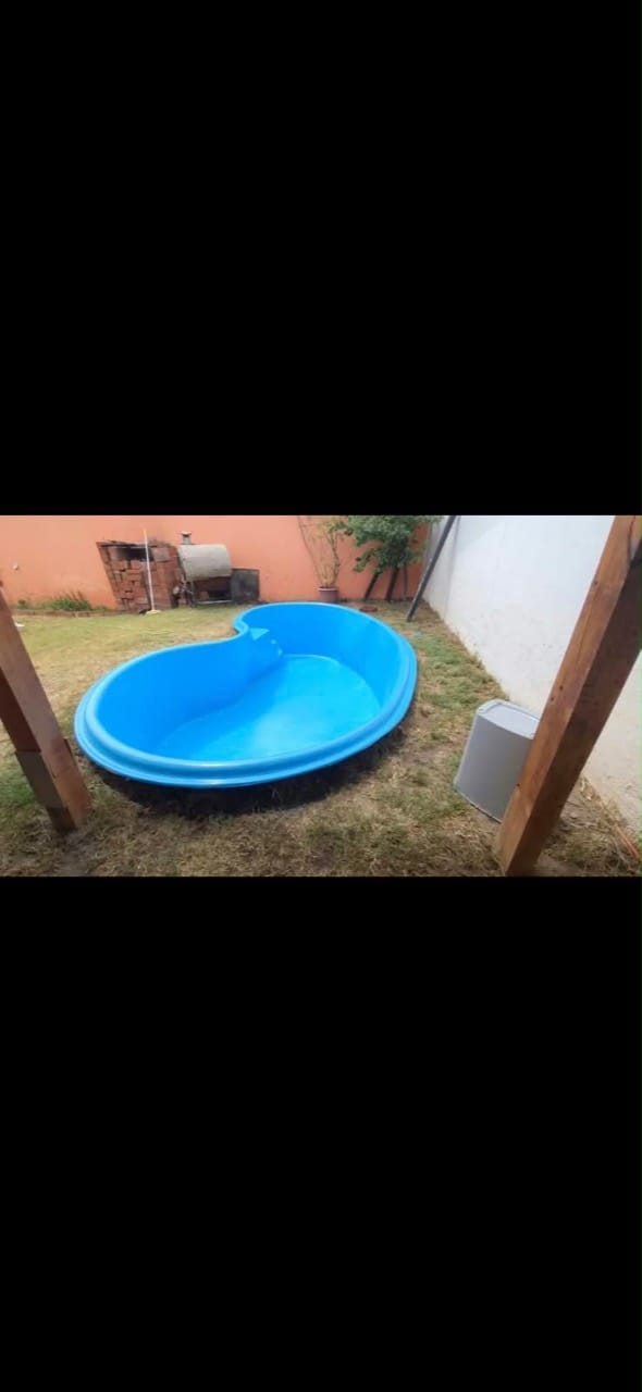 Piscina pequena fibra realizado por Sombra Hermanos