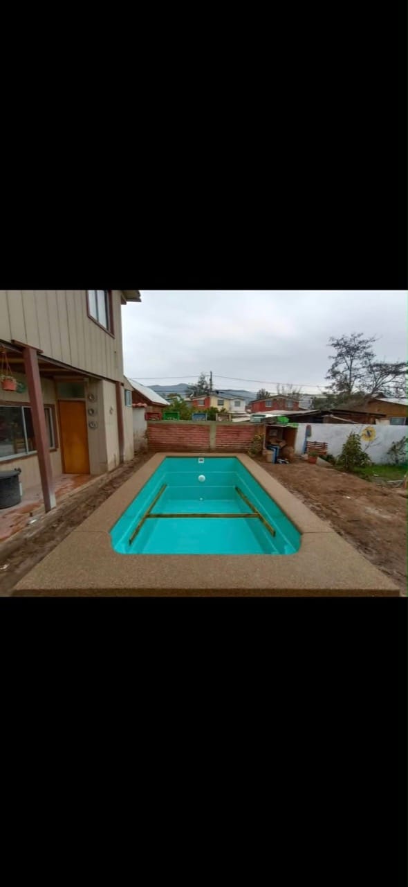 Piscina rectangular terminada realizado por Sombra Hermanos